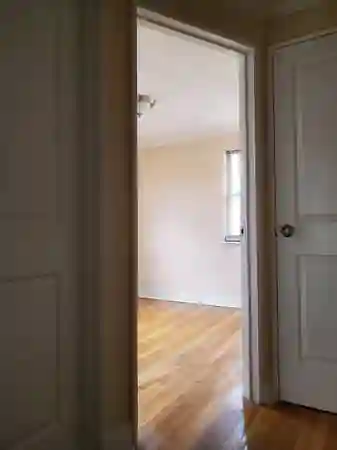 🕜🚌to NYC, 1 Block Away, near Hwys