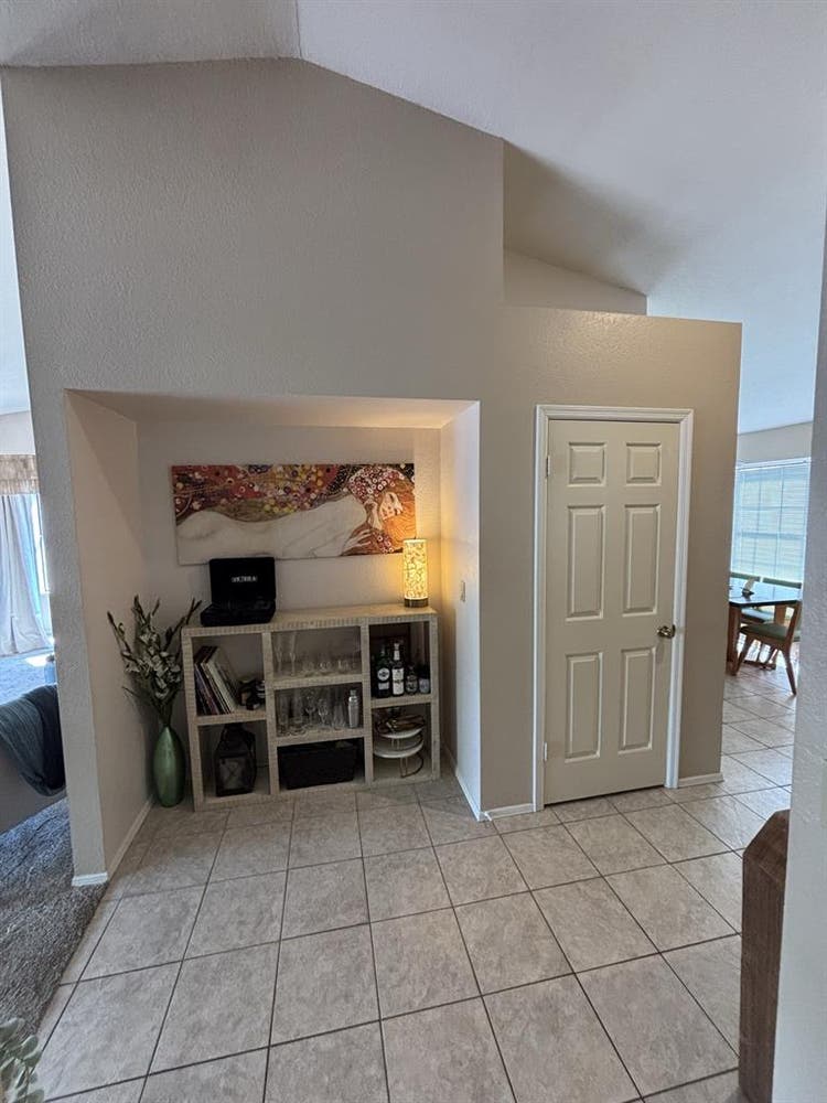 Female Roommate Wanted