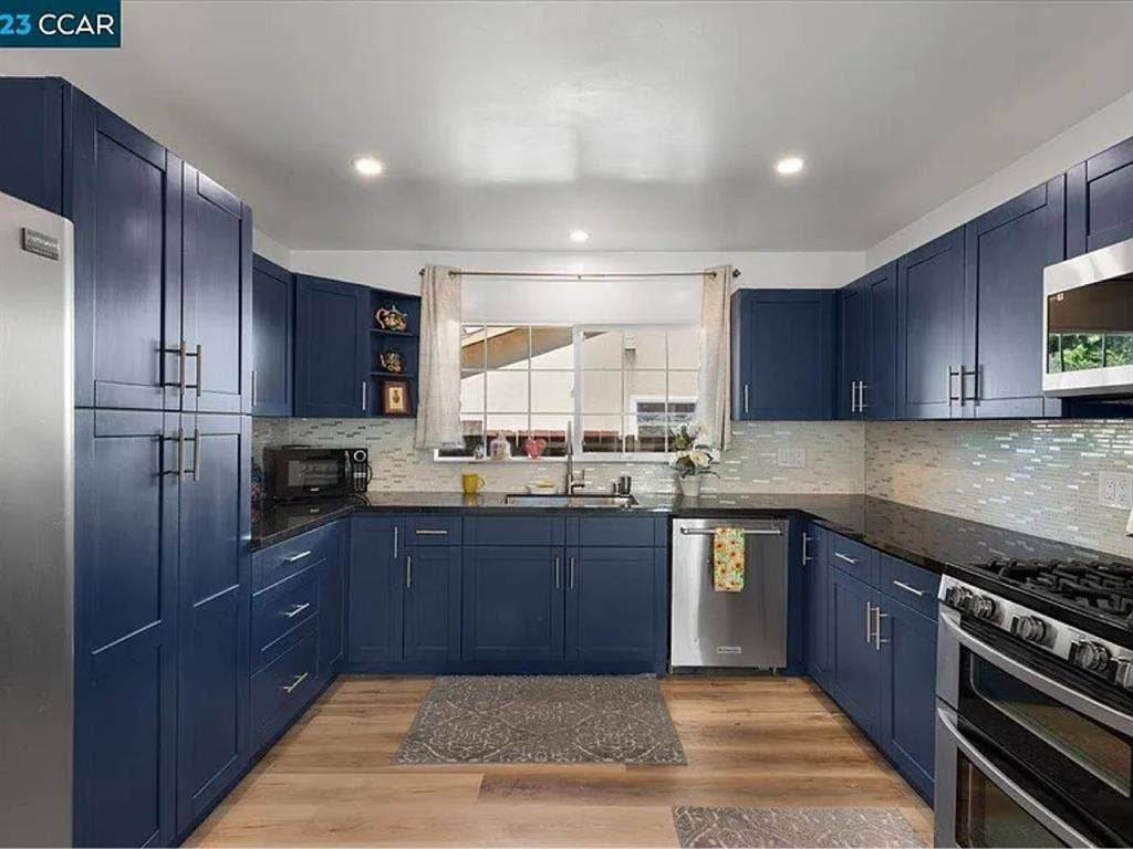 Spacious private room available