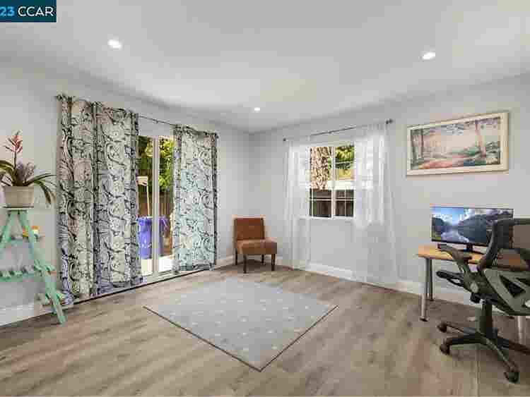 Spacious private room available