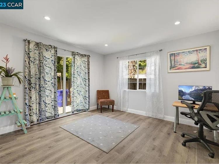 Spacious private room available