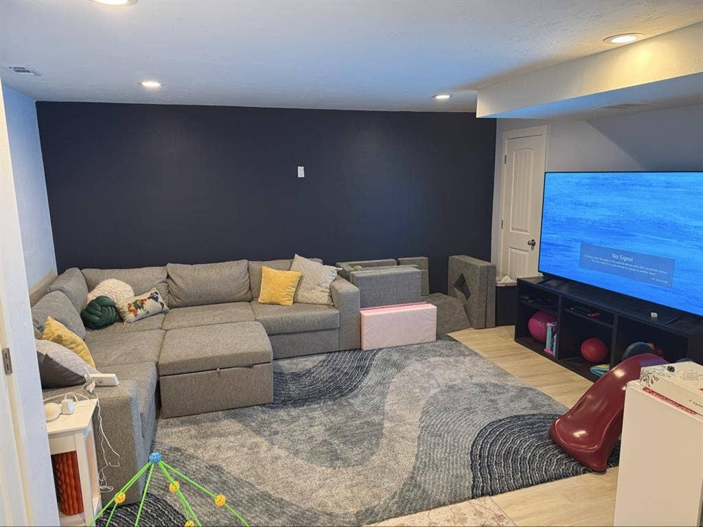 Private Basement Room+Bath Daybreak