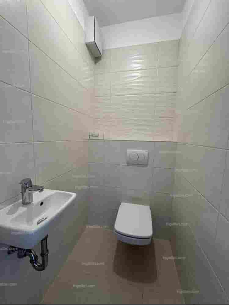 Looking forna roommate