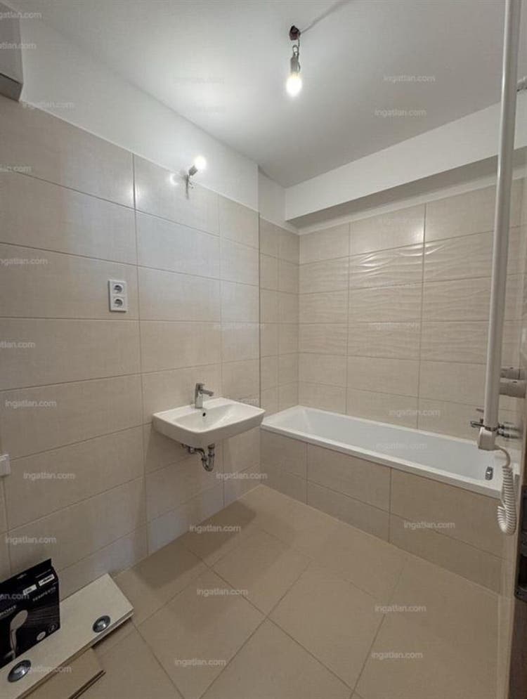 Looking forna roommate