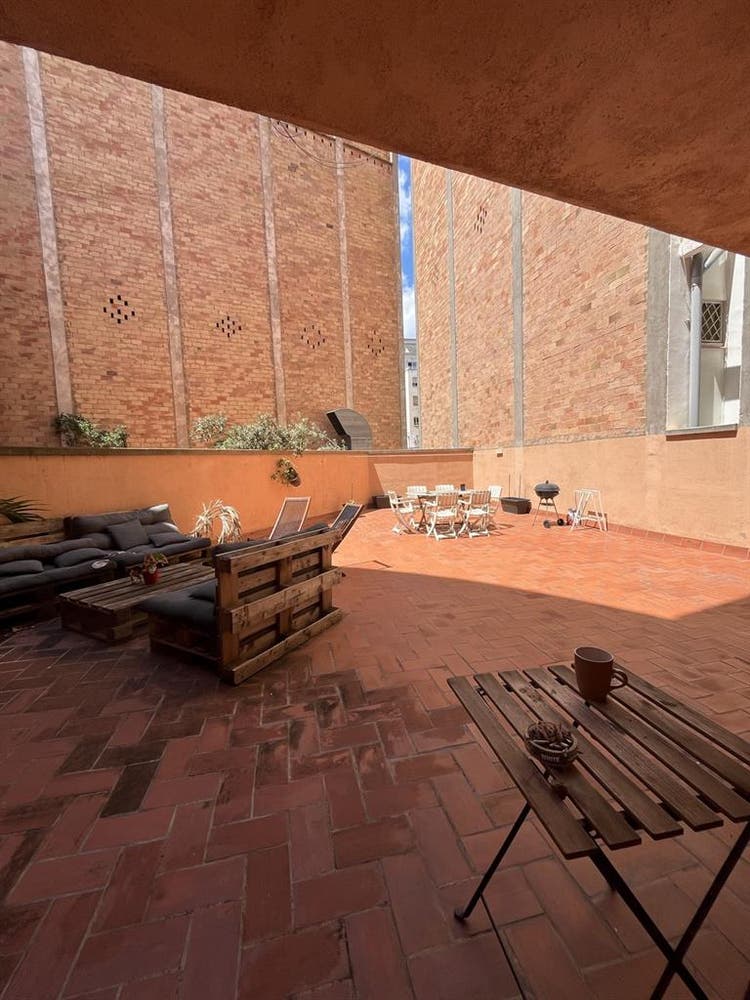 Amplia terraza con bbq