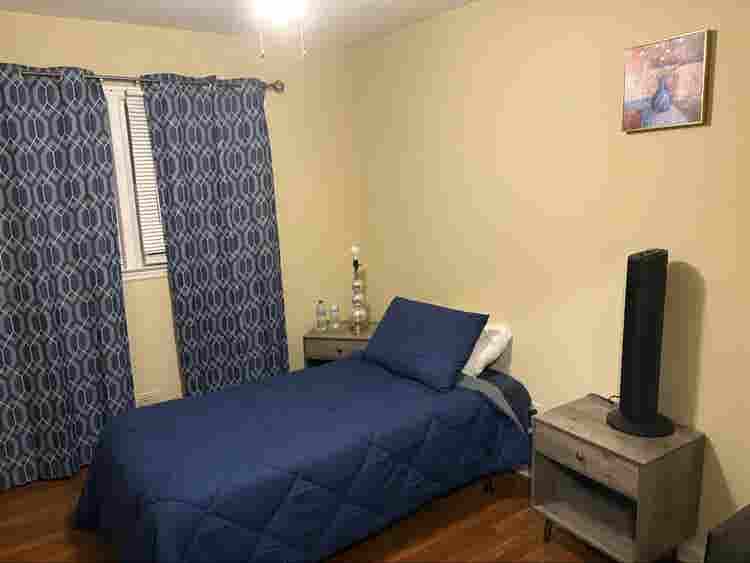 Private room with shared bathroom 