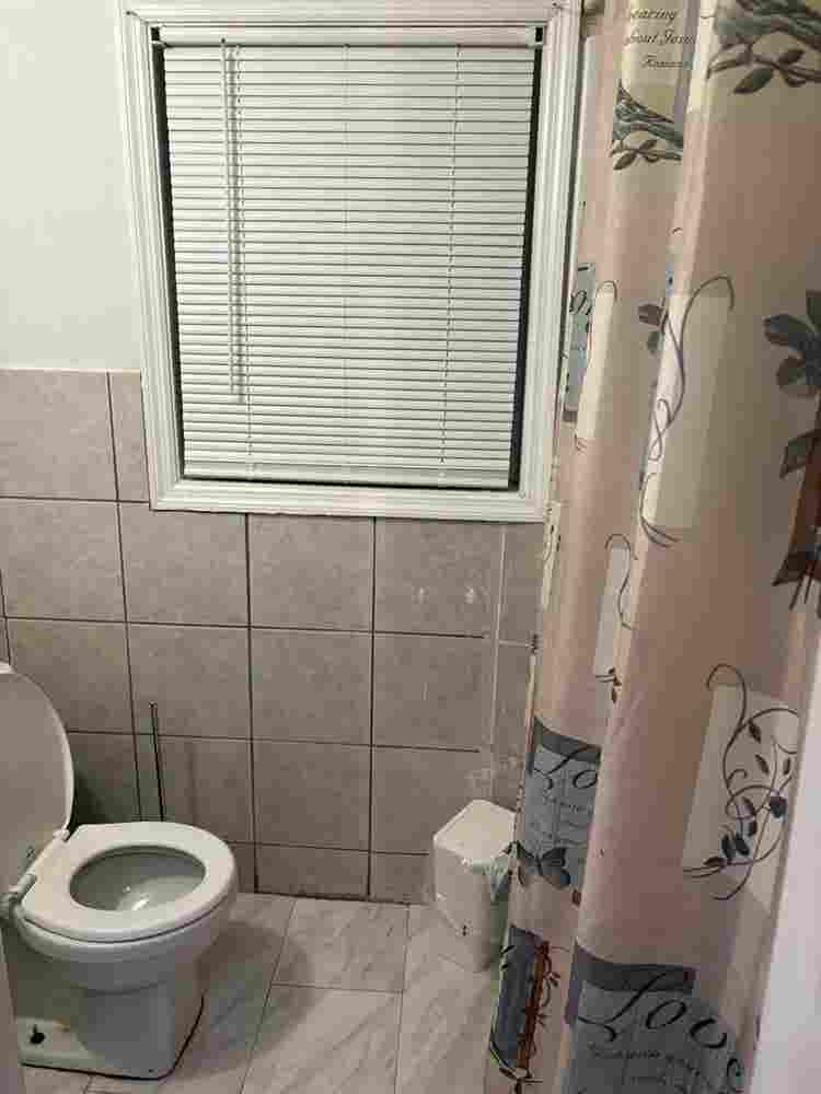 Private room with shared bathroom 