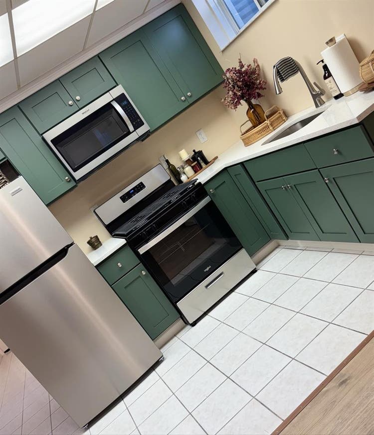 *NEWLY UPDATED/B BASEMENT APT*