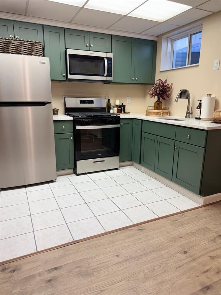 *NEWLY UPDATED/B BASEMENT APT*