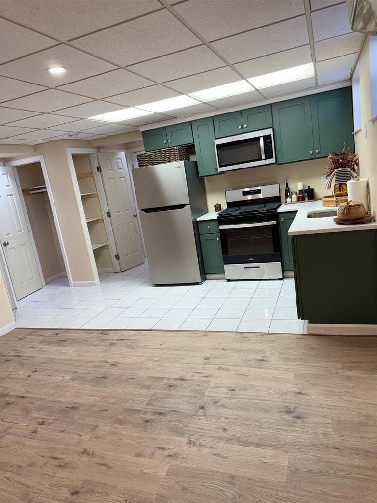 *NEWLY UPDATED/B BASEMENT APT*