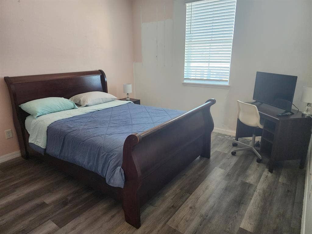 ROOM FOR RENT IMMEDIATE OCCUPANCY