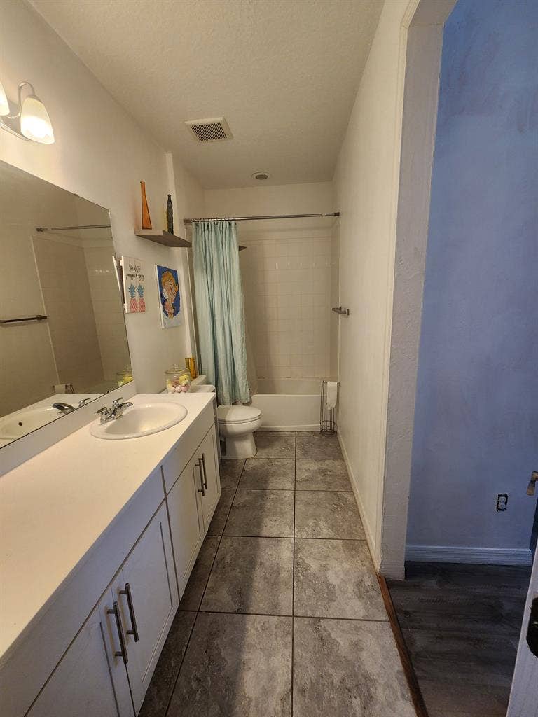 ROOM FOR RENT IMMEDIATE OCCUPANCY