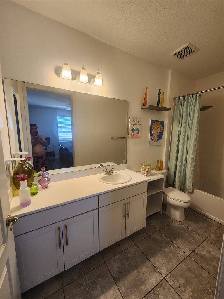 ROOM FOR RENT IMMEDIATE OCCUPANCY