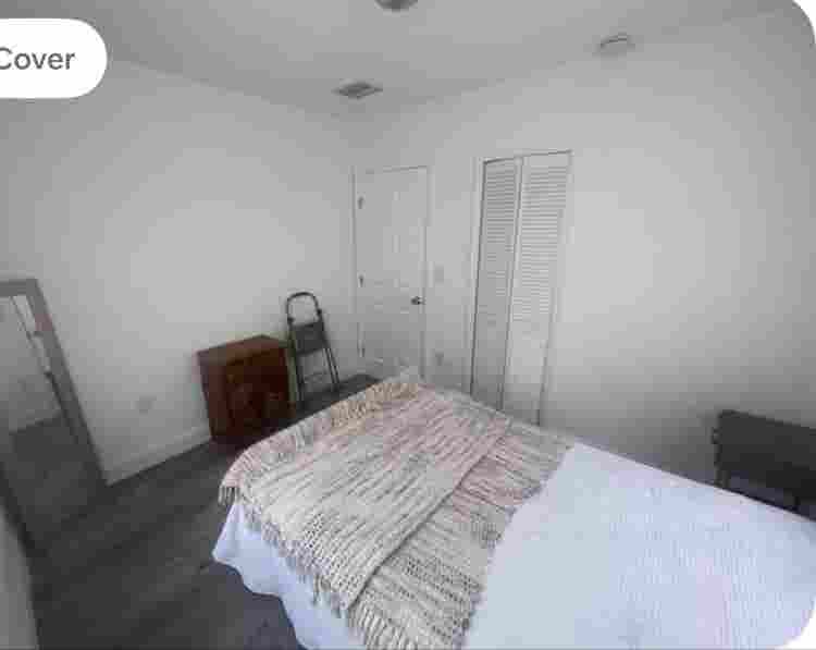 Renting a room Miami area !