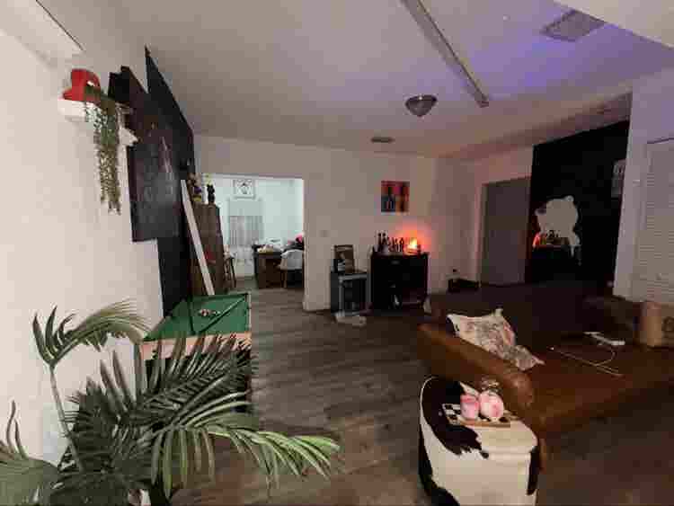 Renting a room Miami area !