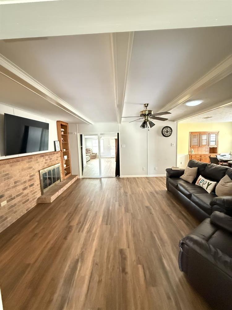 Looking for roommates