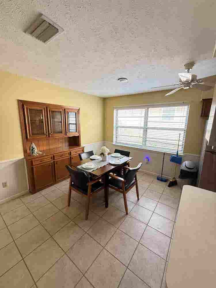 Looking for roommates