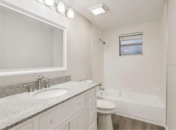 Bright unfurnished room for rent