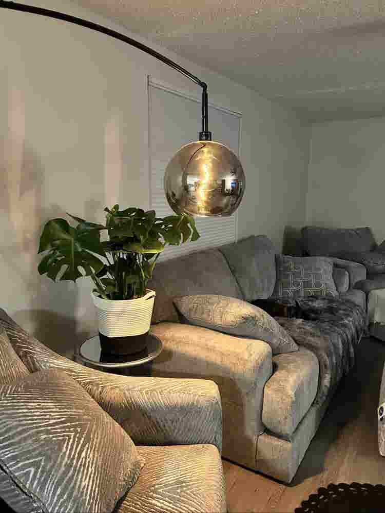 Bright unfurnished room for rent
