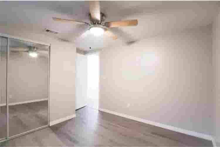 Bright unfurnished room for rent