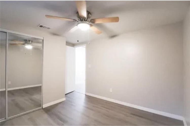 Bright unfurnished room for rent