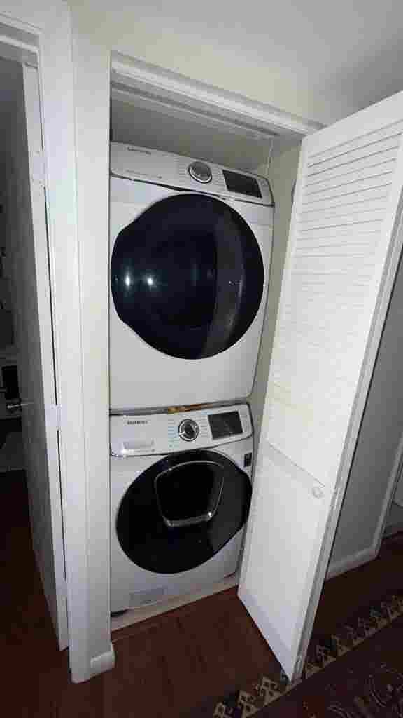 ROOM FOR RENT - Available October 1