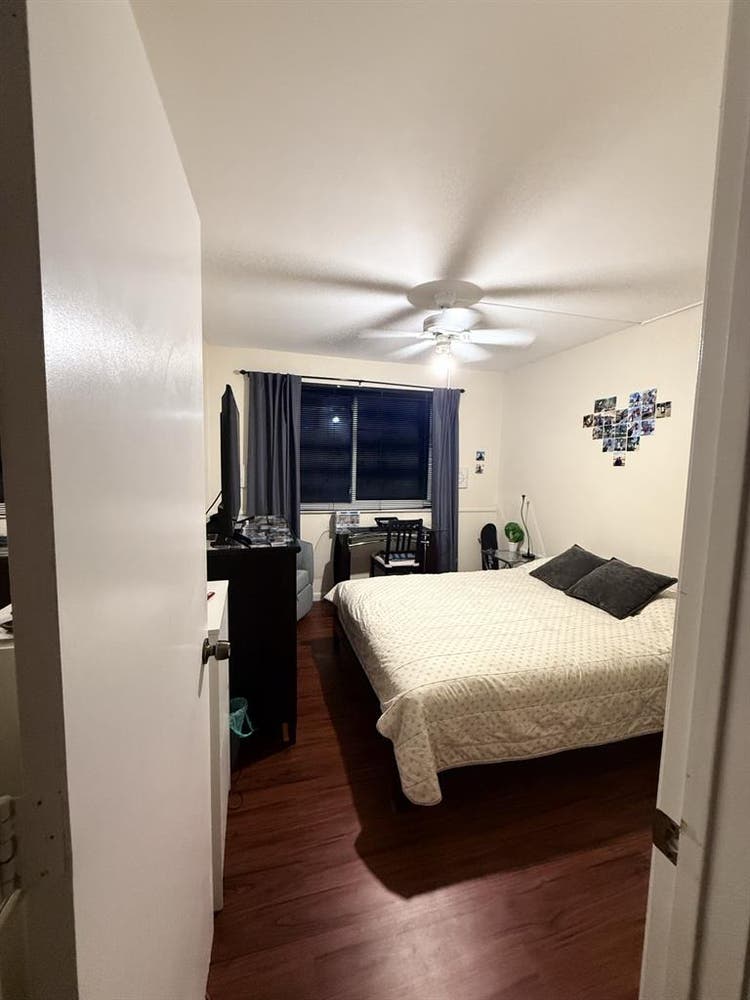 ROOM FOR RENT - Available October 1