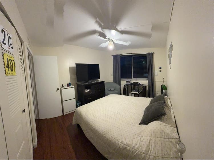 ROOM FOR RENT - Available October 1