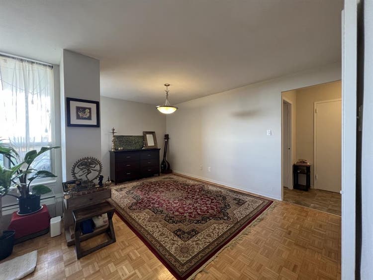 1 bdr in shared 2 bdr North York Ap