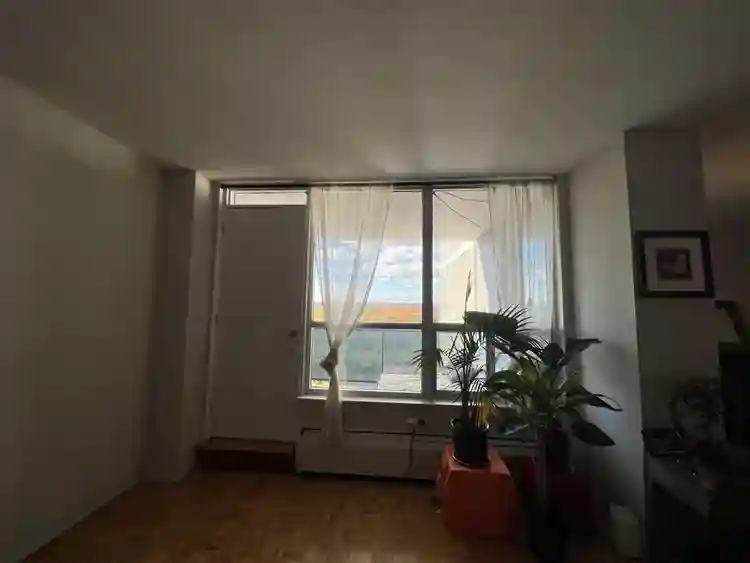 1 bdr in shared 2 bdr North York Ap