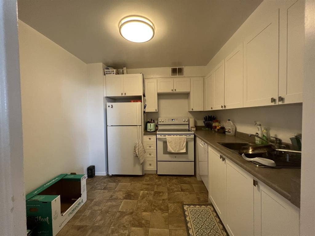 1 bdr in shared 2 bdr North York Ap