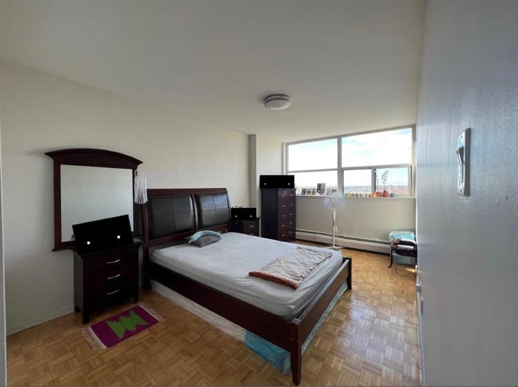 1 bdr in shared 2 bdr North York Ap