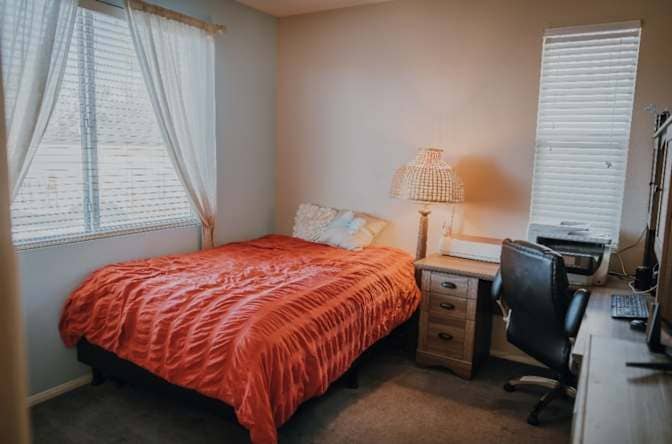 Furnished Pool Home Room for Rent