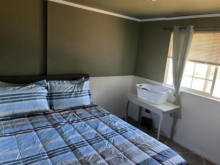 Roommate wanted in ba house