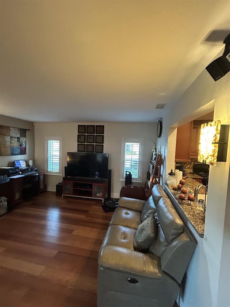 Looking for two female roommates