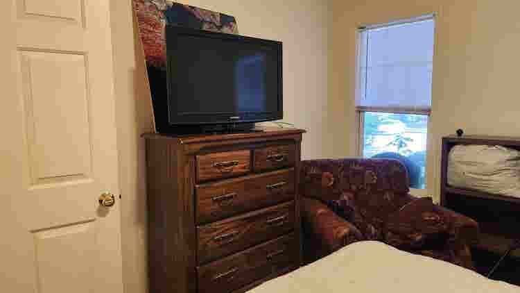 Apt in NW Greensboro near airport