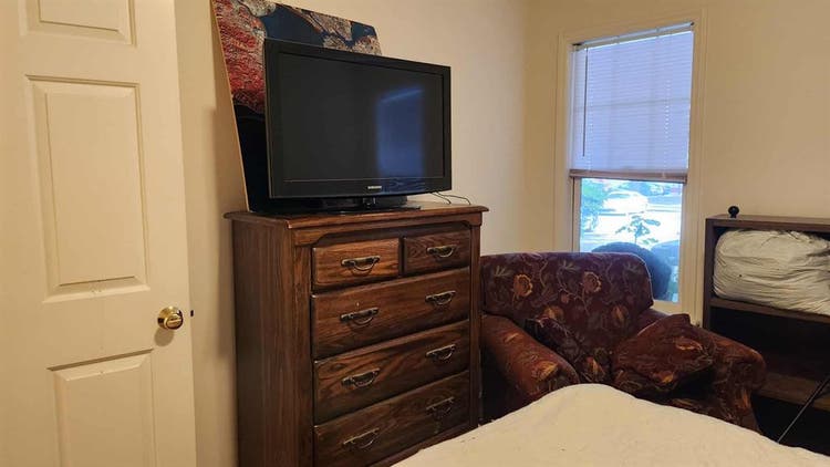Apt in NW Greensboro near airport