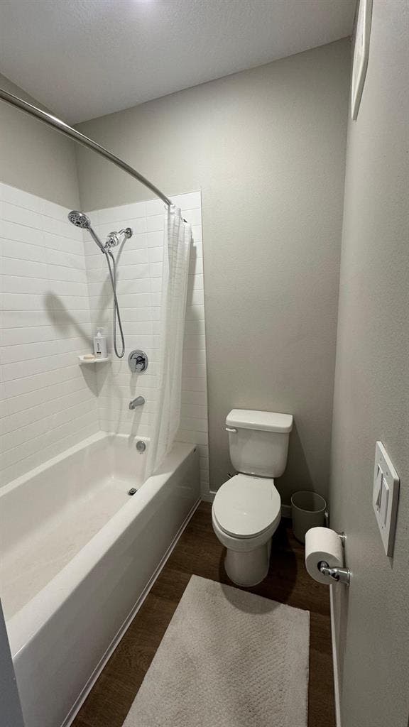 Se renta habitación amoblada $