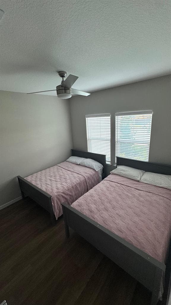 Se renta habitación amoblada $
