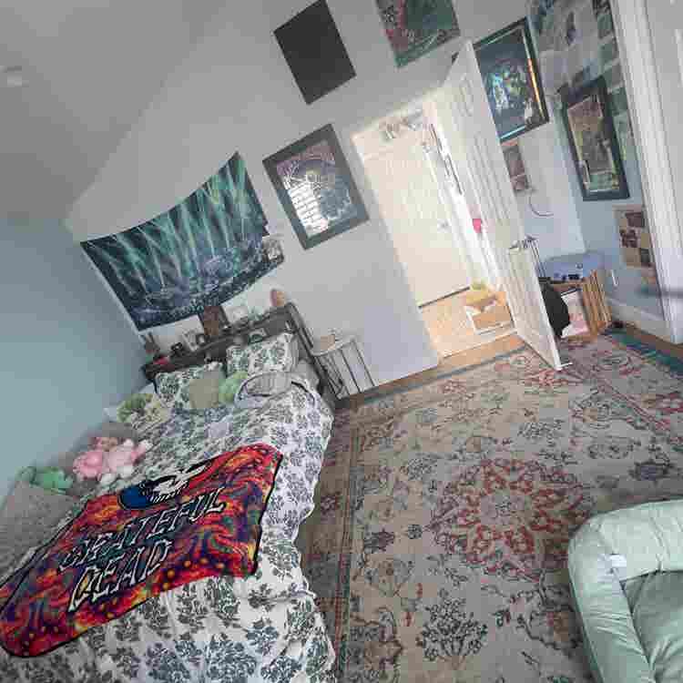 Master en-suite available October 1