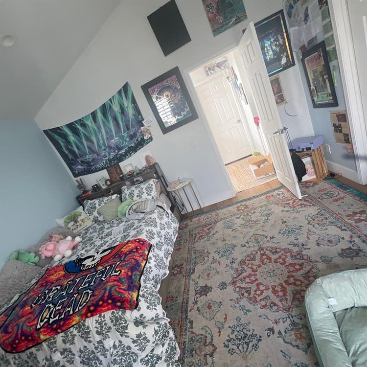 Master en-suite available October 1