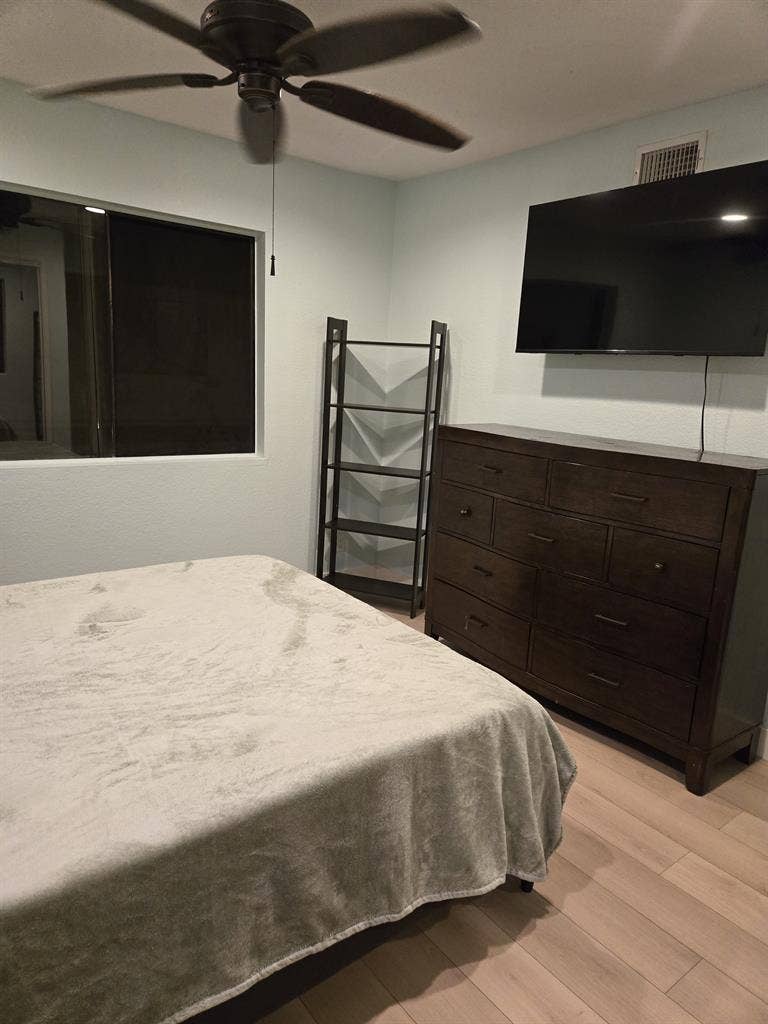 Female roommate wanted