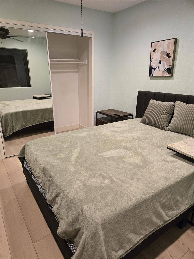 Female roommate wanted