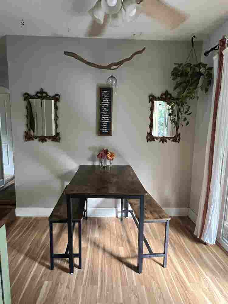 Room available in west avl