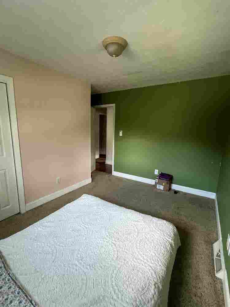 Room available in west avl