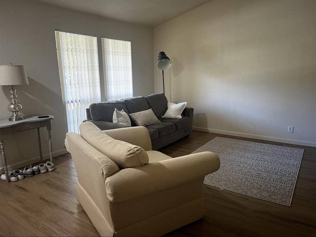 Looking for lease takeover (F)