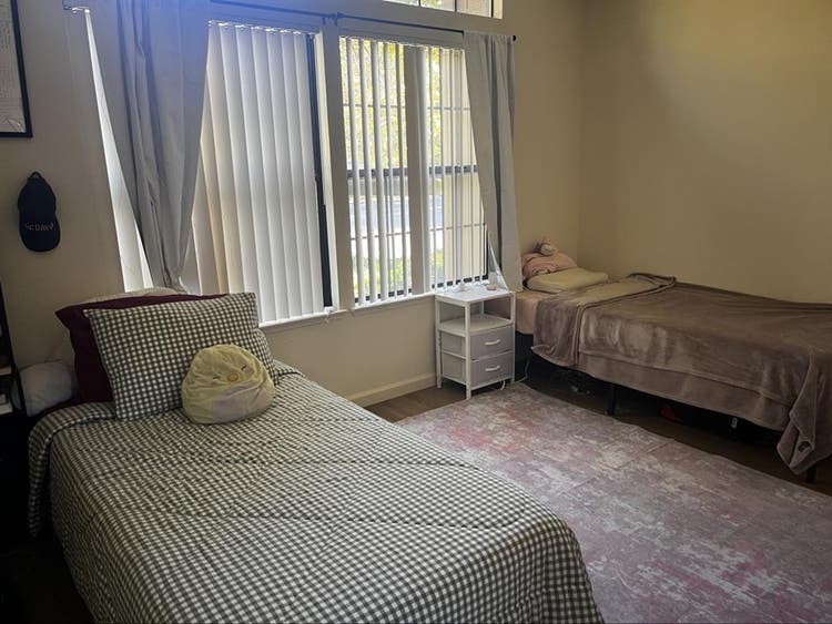 Looking for lease takeover (F)