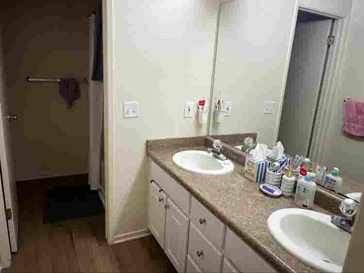 Looking for lease takeover (F)