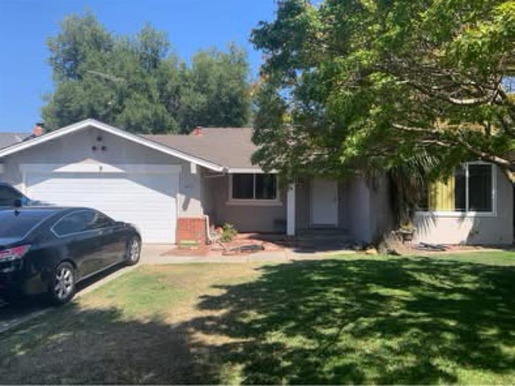 Roommate in Santa Clara Needed!