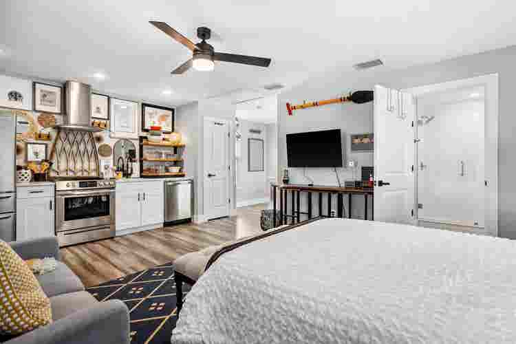 PRIVATE STUDIO – CENTRAL OAK PARK